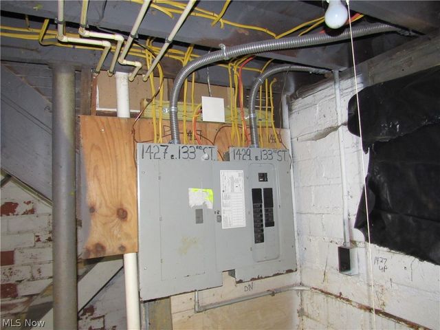 1427 E 133rd Street, East Cleveland, OH 44112