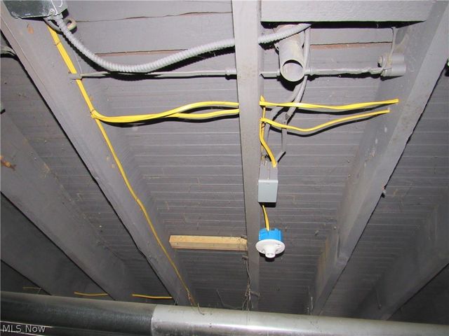 1427 E 133rd Street, East Cleveland, OH 44112