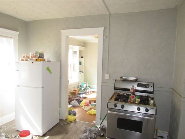 1427 E 133rd Street, East Cleveland, OH 44112