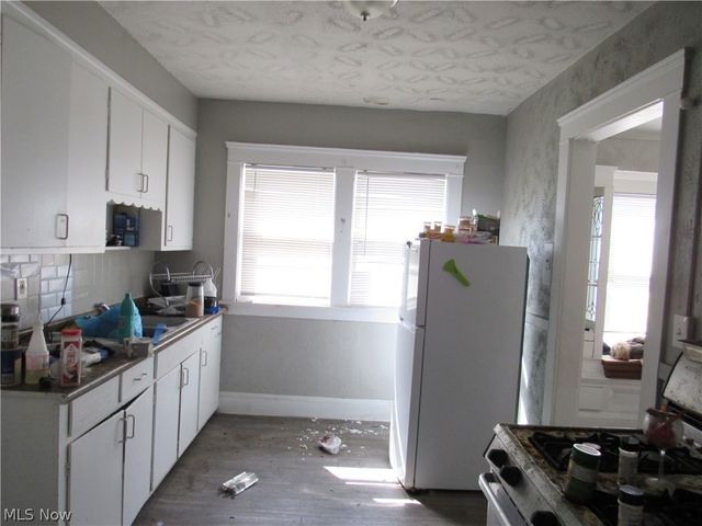 1427 E 133rd Street, East Cleveland, OH 44112