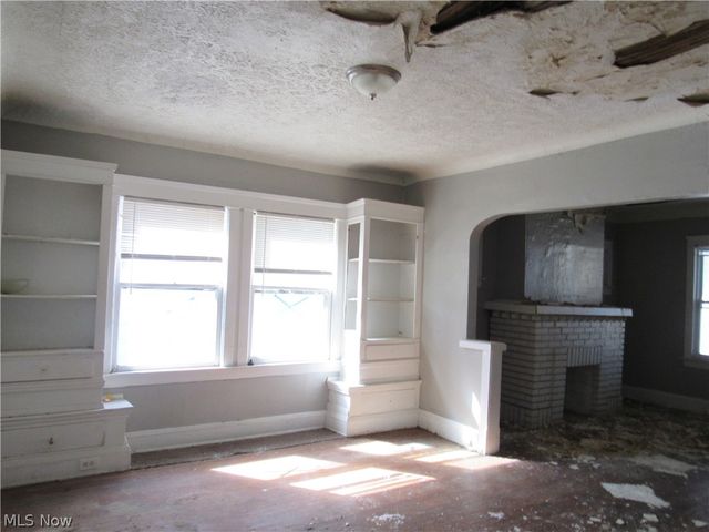 1427 E 133rd Street, East Cleveland, OH 44112