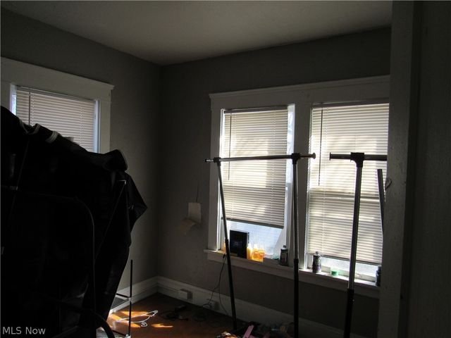 1427 E 133rd Street, East Cleveland, OH 44112