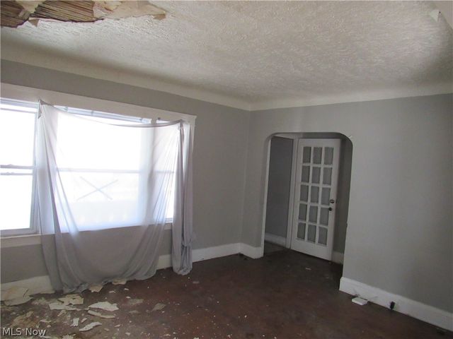 1427 E 133rd Street, East Cleveland, OH 44112