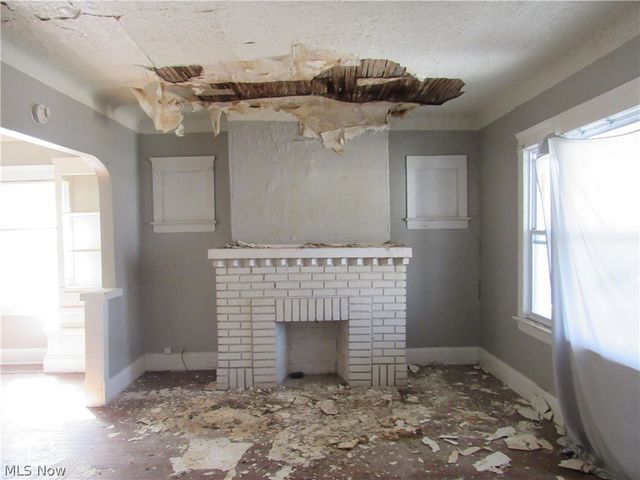 1427 E 133rd Street, East Cleveland, OH 44112