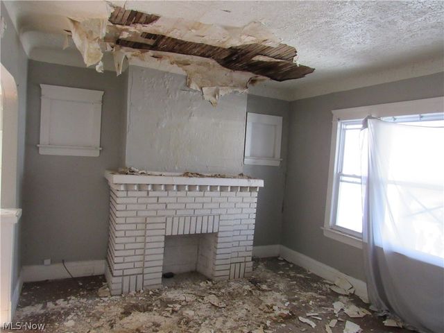 1427 E 133rd Street, East Cleveland, OH 44112