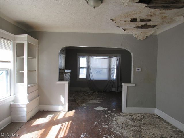 1427 E 133rd Street, East Cleveland, OH 44112