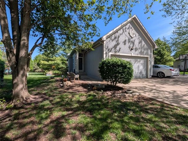 7317 SILVERHEEL Street, Shawnee, KS 66227
