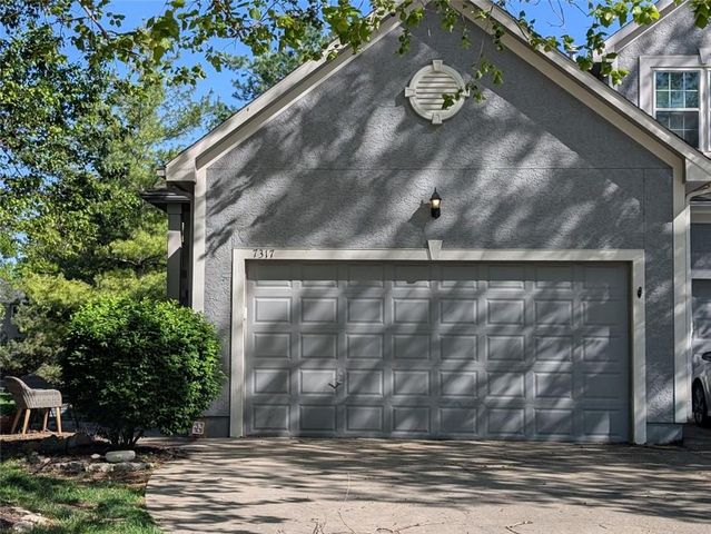 7317 SILVERHEEL Street, Shawnee, KS 66227