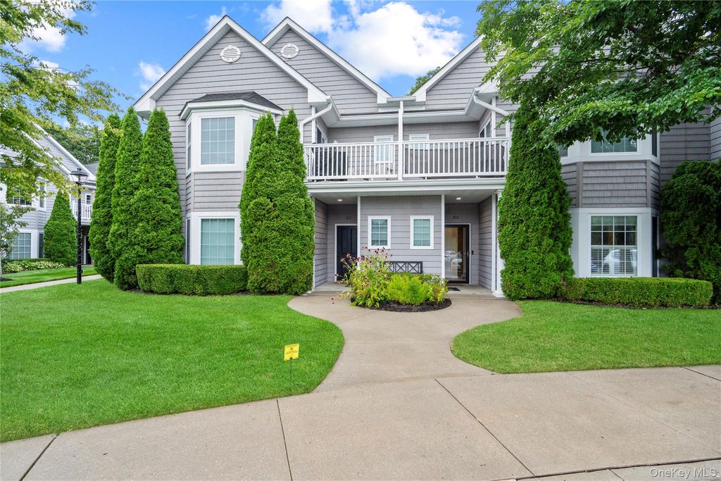 303 OKeefe Court 303, Oakdale, NY 11769