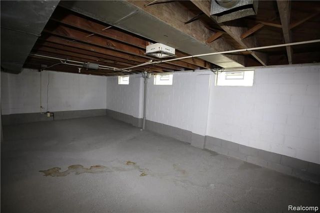 16207 Manchester Avenue, Eastpointe, MI 48021