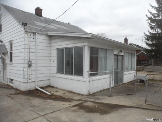 16207 Manchester Avenue, Eastpointe, MI 48021