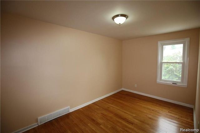 16207 Manchester Avenue, Eastpointe, MI 48021