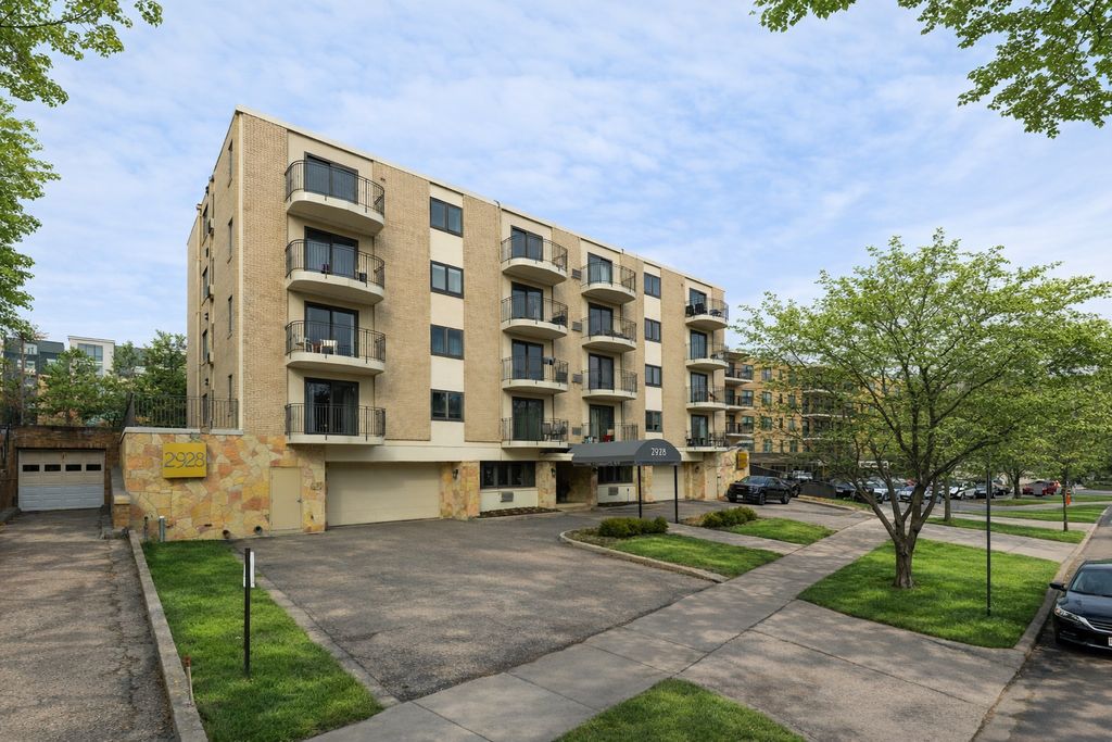 2928 Dean Parkway 2L, Minneapolis, MN 55416 — exterior