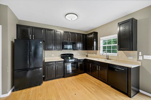 7 Appletree Court, Lake In The Hills, IL 60156