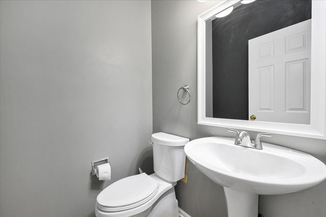 7 Appletree Court, Lake In The Hills, IL 60156