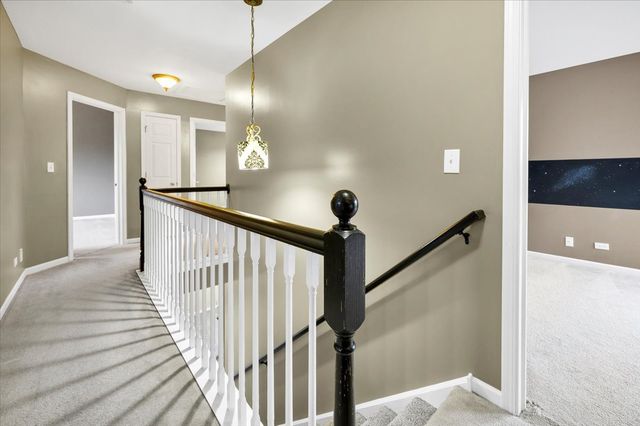 7 Appletree Court, Lake In The Hills, IL 60156