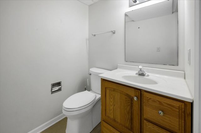 7 Appletree Court, Lake In The Hills, IL 60156