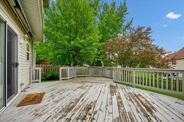 7 Appletree Court, Lake In The Hills, IL 60156