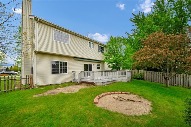 7 Appletree Court, Lake In The Hills, IL 60156
