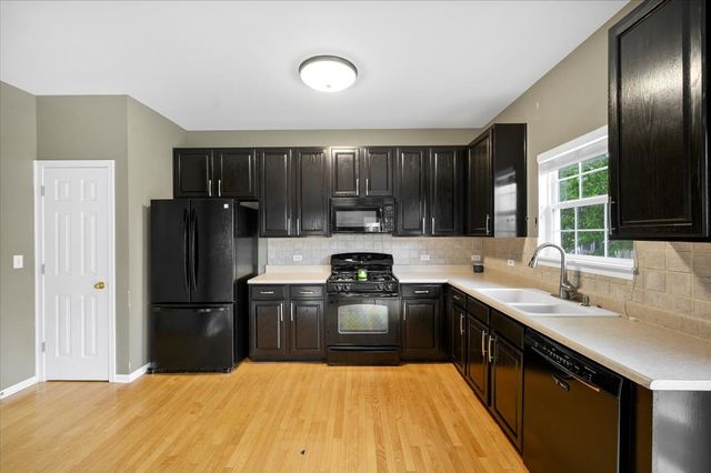 7 Appletree Court, Lake In The Hills, IL 60156