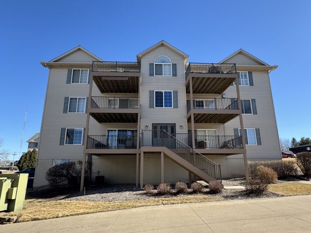 3030 Holiday Court 7, Bettendorf, IA 52722