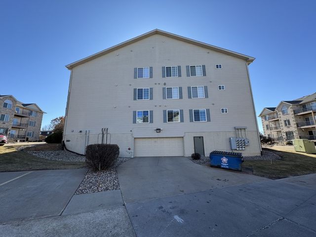 3030 Holiday Court 7, Bettendorf, IA 52722