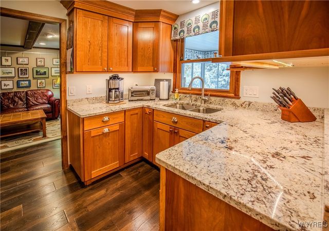 75 Lindhurst Drive, Lockport City, NY 14094