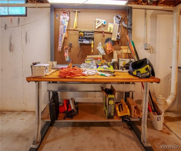 75 Lindhurst Drive, Lockport City, NY 14094