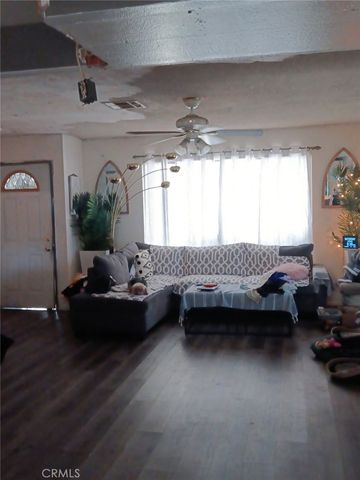 260 W Wright, Hemet, CA 92543