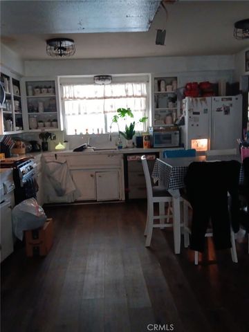 260 W Wright, Hemet, CA 92543