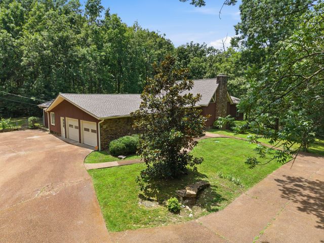 1019 Hunts Ln, Hendersonville, TN 37075