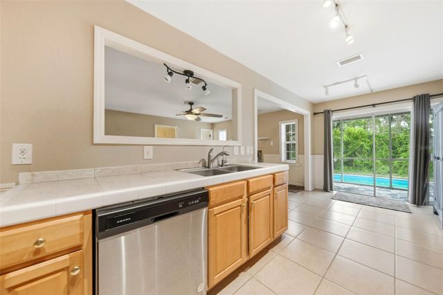 112 E GARDENIA STREET, Howey In The Hills, FL 34737