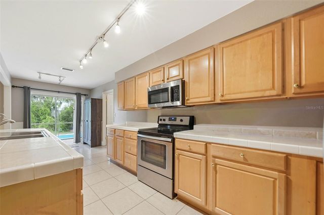 112 E GARDENIA STREET, Howey In The Hills, FL 34737