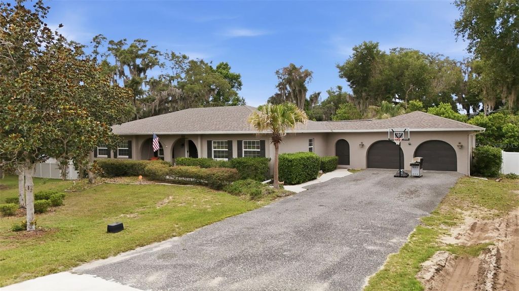 112 E GARDENIA STREET, Howey In The Hills, FL 34737