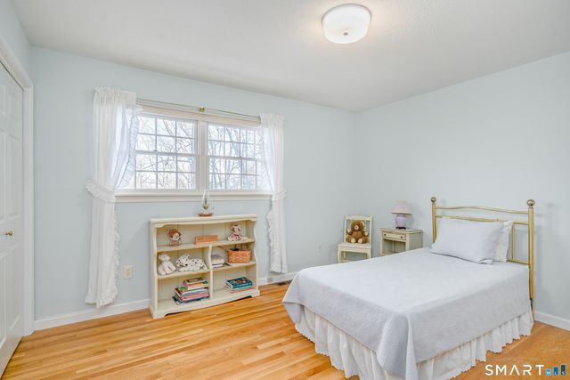 8 Chestnut Hill Drive, New Fairfield, CT 06812