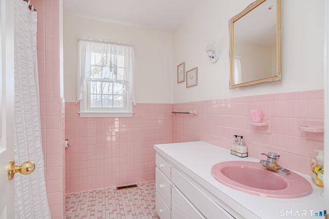 8 Chestnut Hill Drive, New Fairfield, CT 06812