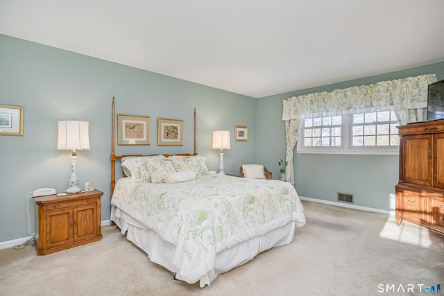 8 Chestnut Hill Drive, New Fairfield, CT 06812