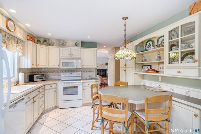 8 Chestnut Hill Drive, New Fairfield, CT 06812