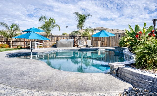 1267 Gold King Place Circle, Dinuba, CA 93618