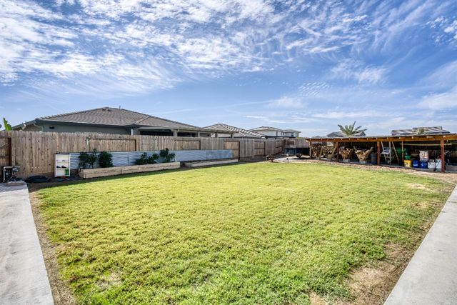 1267 Gold King Place Circle, Dinuba, CA 93618