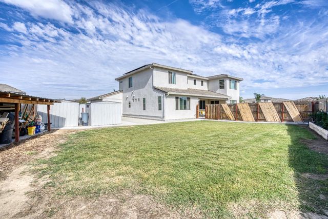 1267 Gold King Place Circle, Dinuba, CA 93618