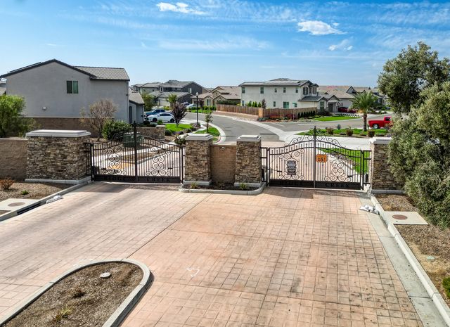 1267 Gold King Place Circle, Dinuba, CA 93618