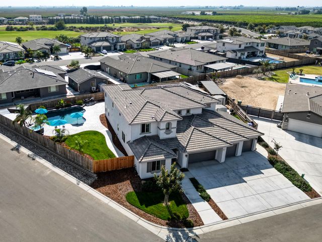 1267 Gold King Place Circle, Dinuba, CA 93618