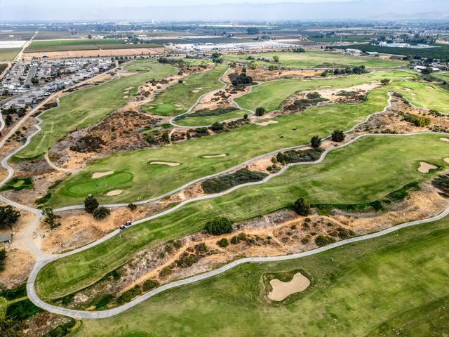 1267 Gold King Place Circle, Dinuba, CA 93618