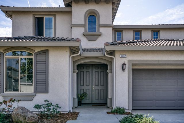 1267 Gold King Place Circle, Dinuba, CA 93618