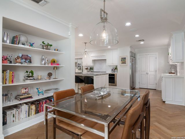 10106 N Manton Lane, San Antonio, TX 78213