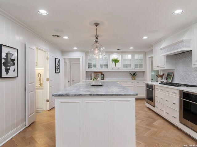 10106 N Manton Lane, San Antonio, TX 78213