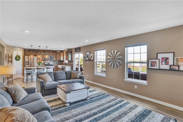 117 Hawthorne Dr, Connoquenessing Boro, PA 16033