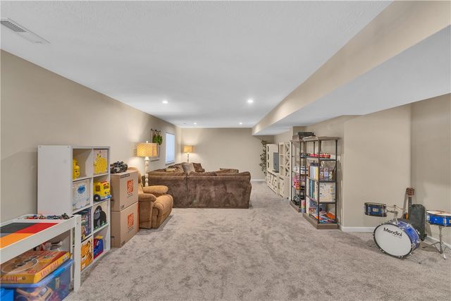 117 Hawthorne Dr, Connoquenessing Boro, PA 16033