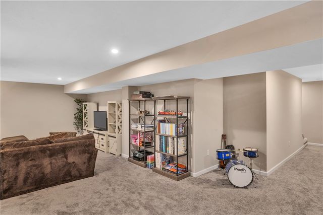 117 Hawthorne Dr, Connoquenessing Boro, PA 16033